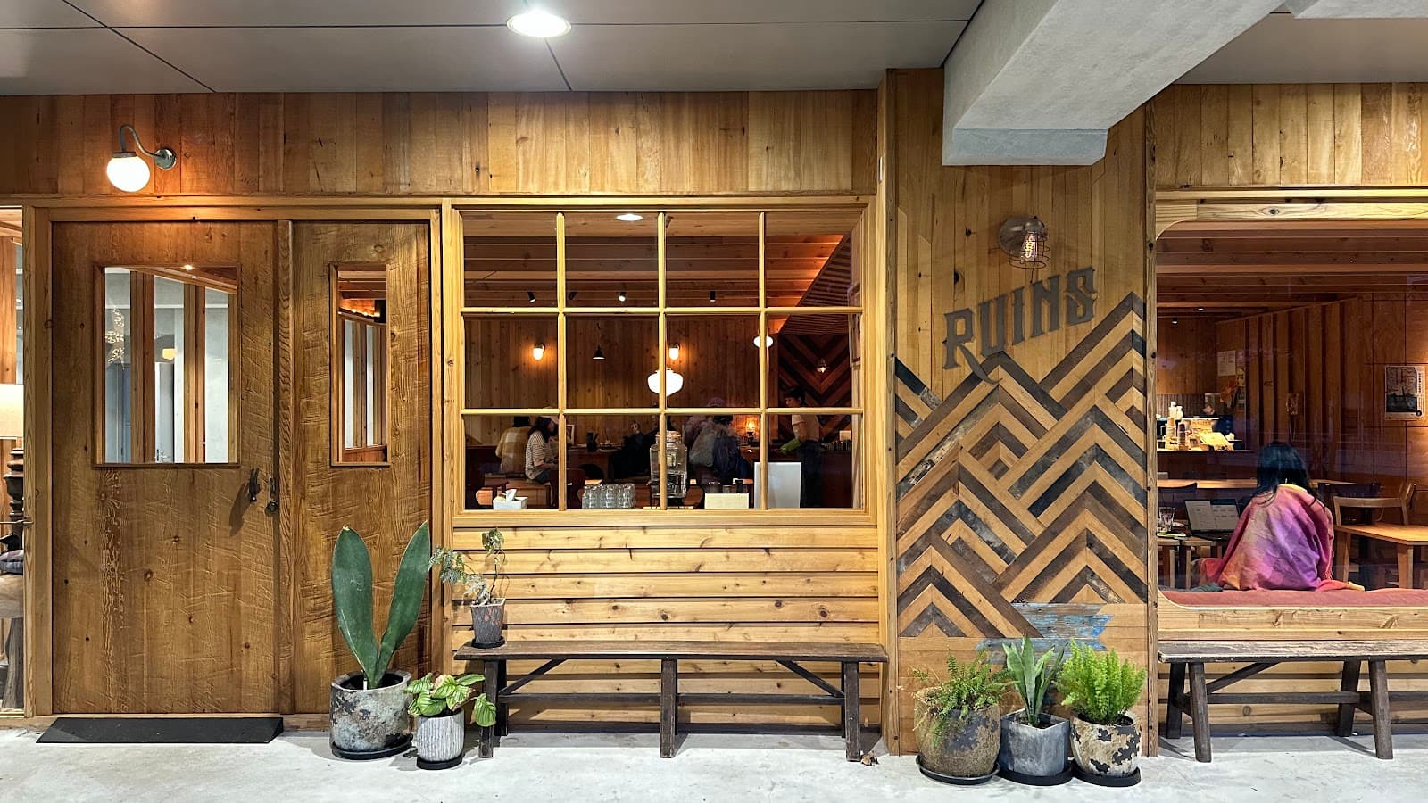 Ruins Coffee Roasters廢墟 湖村店