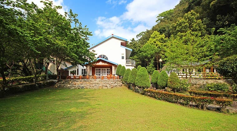 溪景生態農莊 - 桃園拉拉山民宿推薦 小木屋包棟首選 人氣伴手禮 親子採果體驗好評 甜柿 水蜜桃 高山蔬果 熱門拉拉山旅遊民宿 森林溪秘境導覧 景觀景點住宿價格 秘境住宿訂房 國家森林遊樂區遊客中心消費購物優惠 春節過年團體包棟預訂 自釀水蜜桃酵素